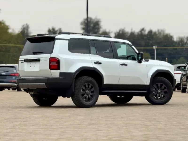 Toyota Landcruiser Prado   - 2024