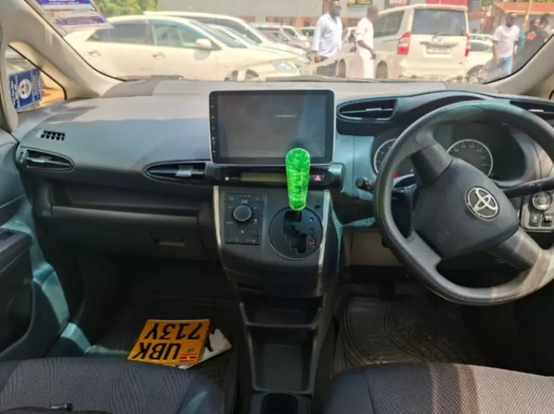 Toyota Wish   - 2012