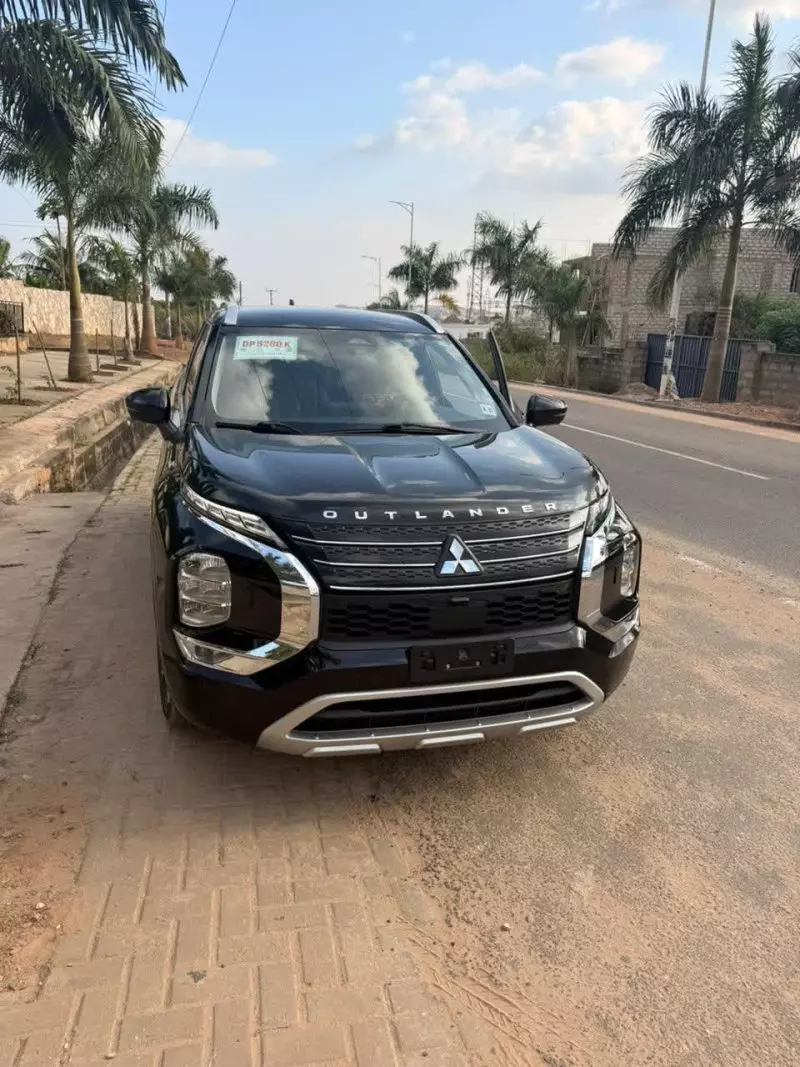 Mitsubishi Outlander GLX - 2025