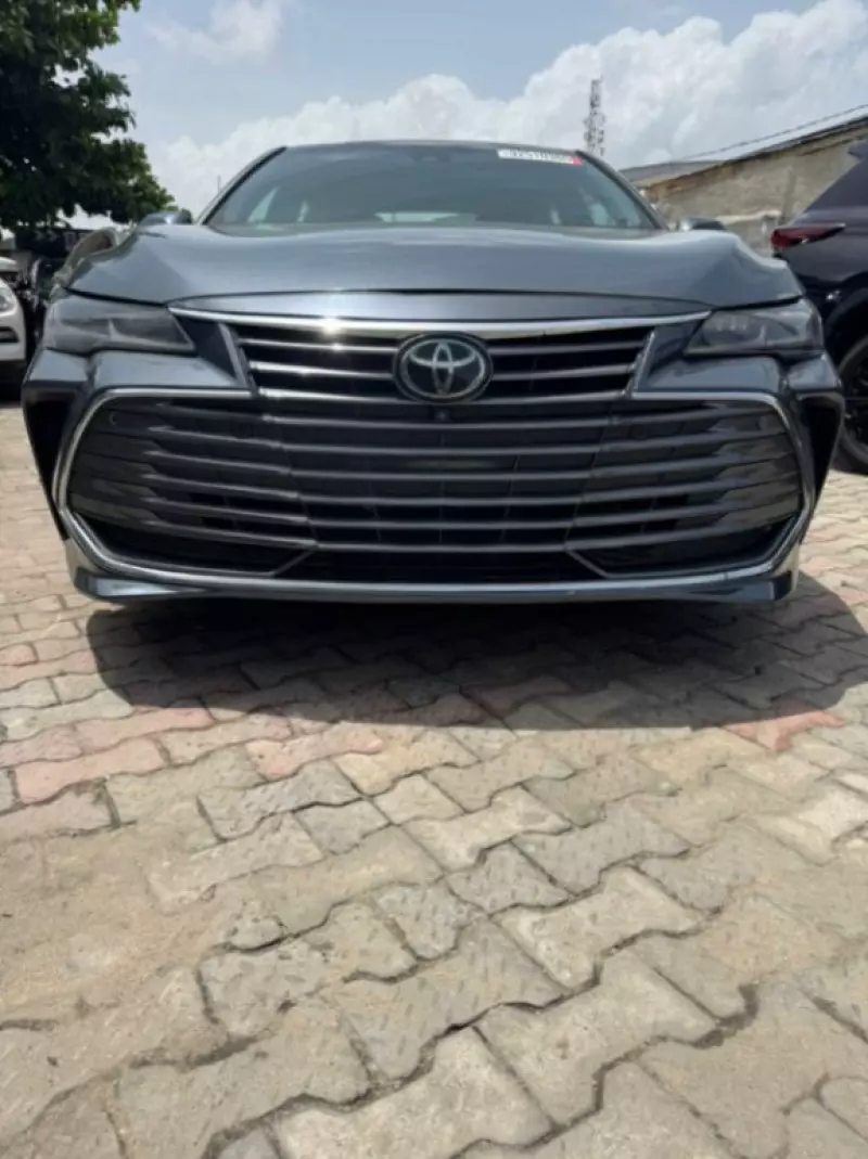 Toyota Avalon   - 2019