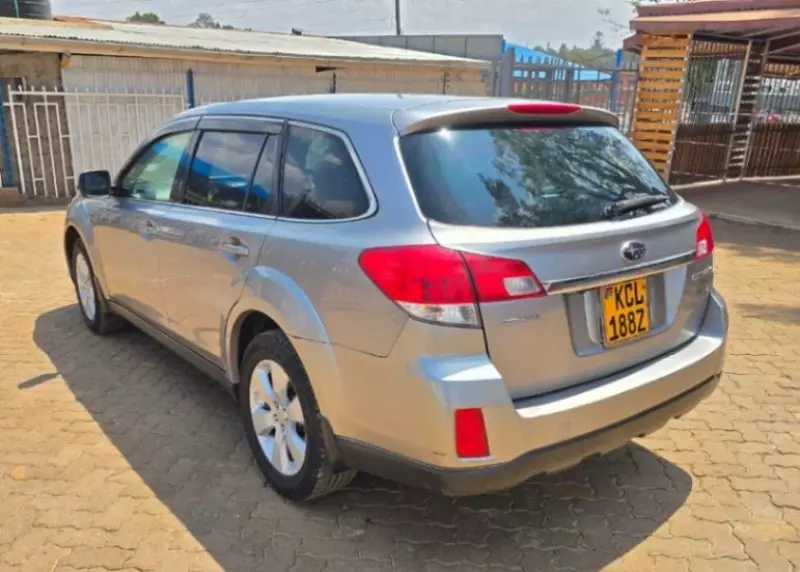 Subaru Outback   - 2010