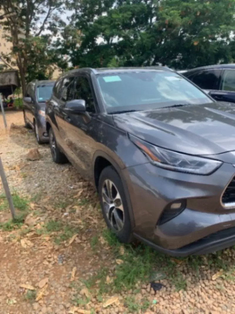 Toyota Highlander   - 2021