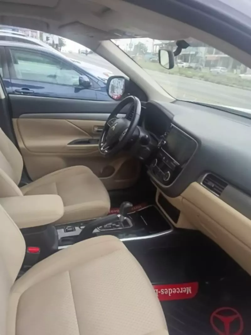 Mitsubishi Outlander hybrid    - 2017