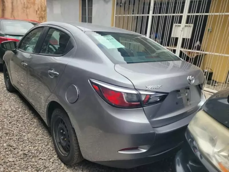 TOYOTA Yaris   - 2016