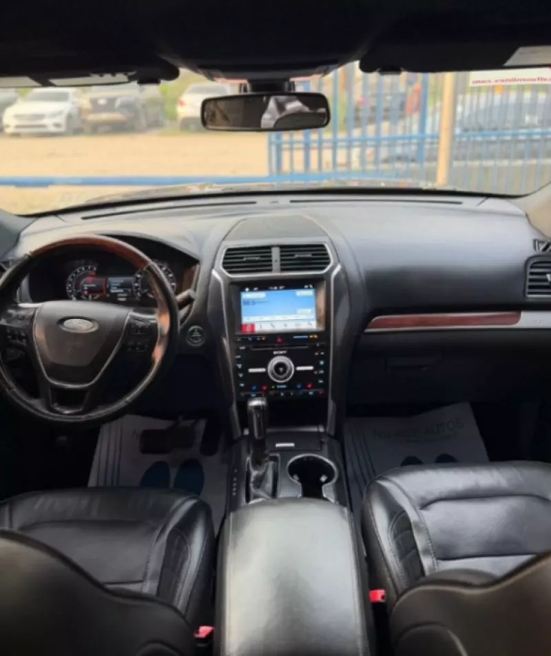 Ford Explorer   - 2019