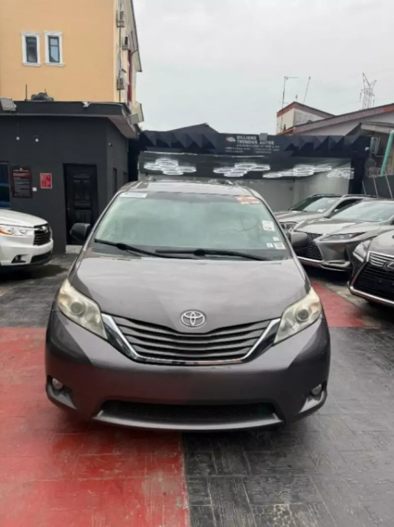 TOYOTA Sienna   - 2017