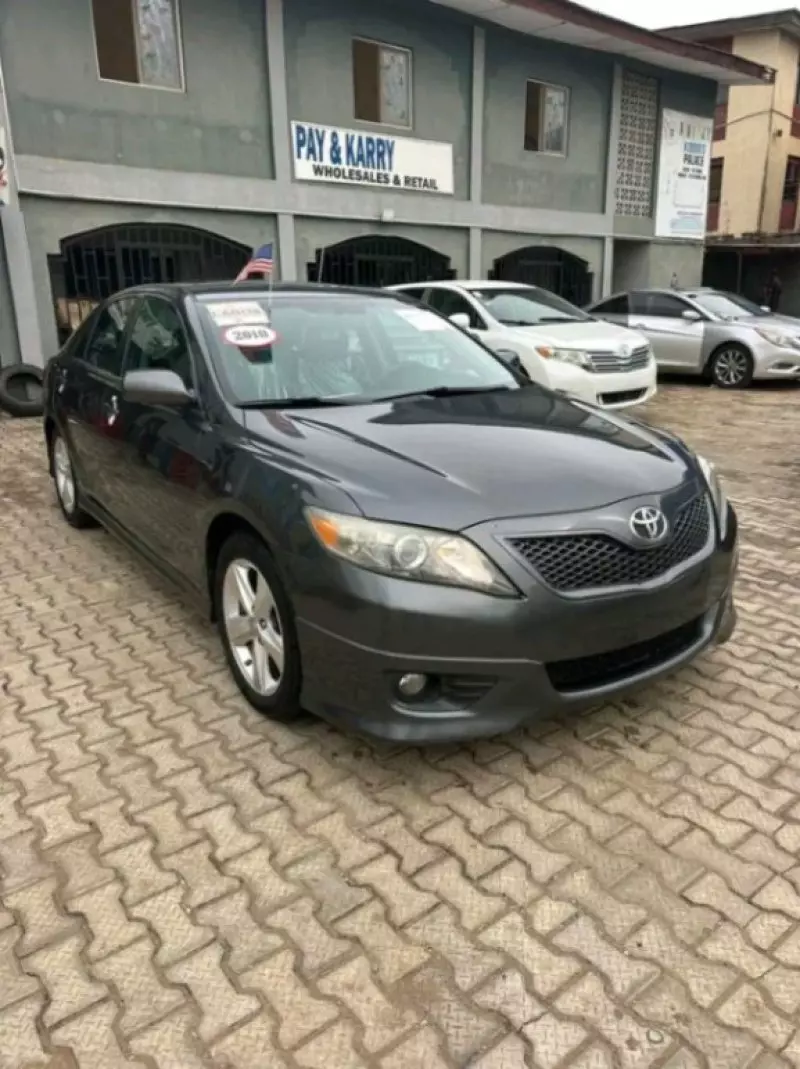 TOYOTA Camry   - 2010