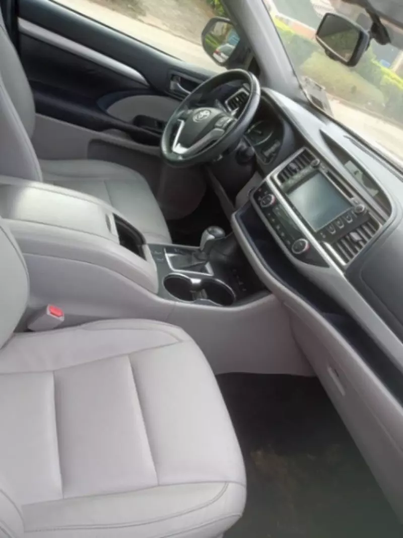 Toyota Highlander   - 2016