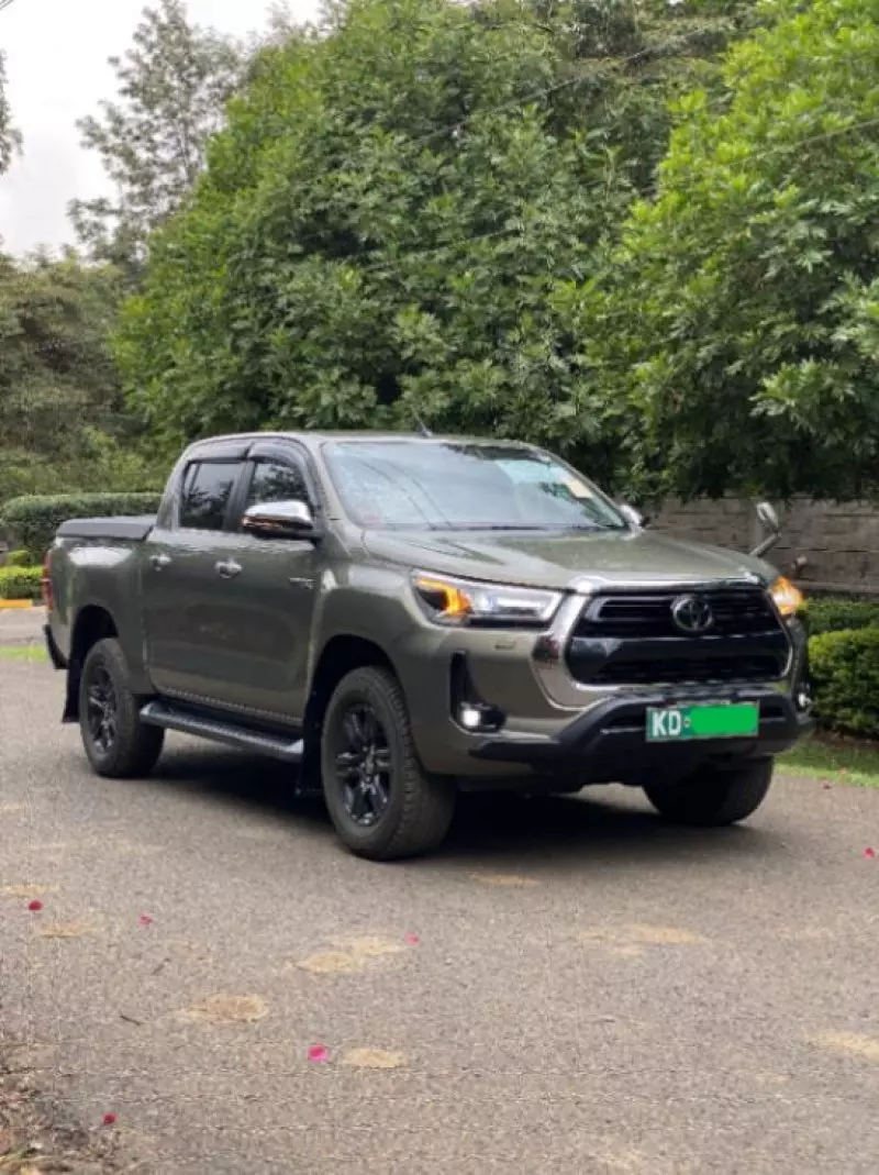 Toyota Hilux   - 2021