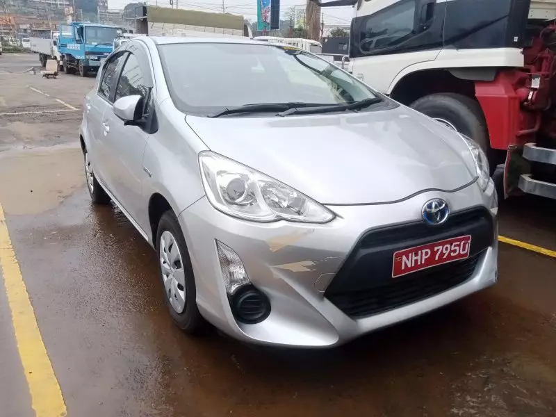 Toyota Aqua Hybrid   - 2015