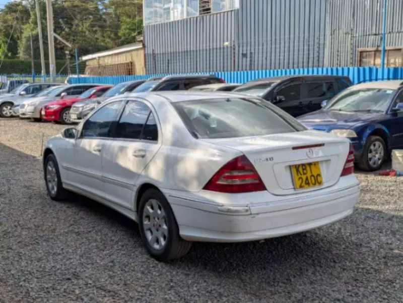 Mercedes-Benz 240 - 2005