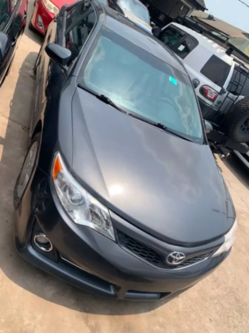 Toyota Camry   - 2013