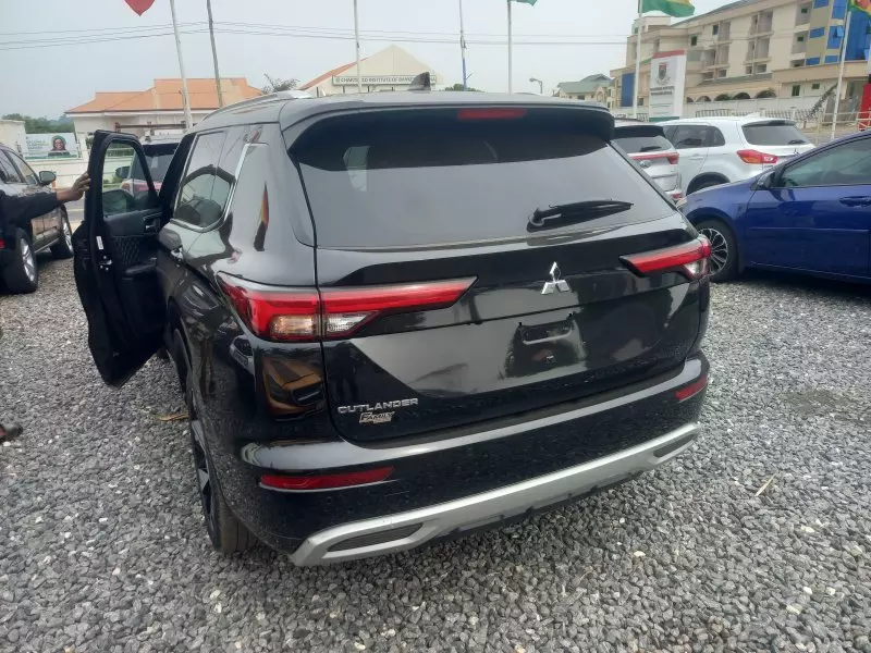 Mitsubishi OUTLANDER - 2022