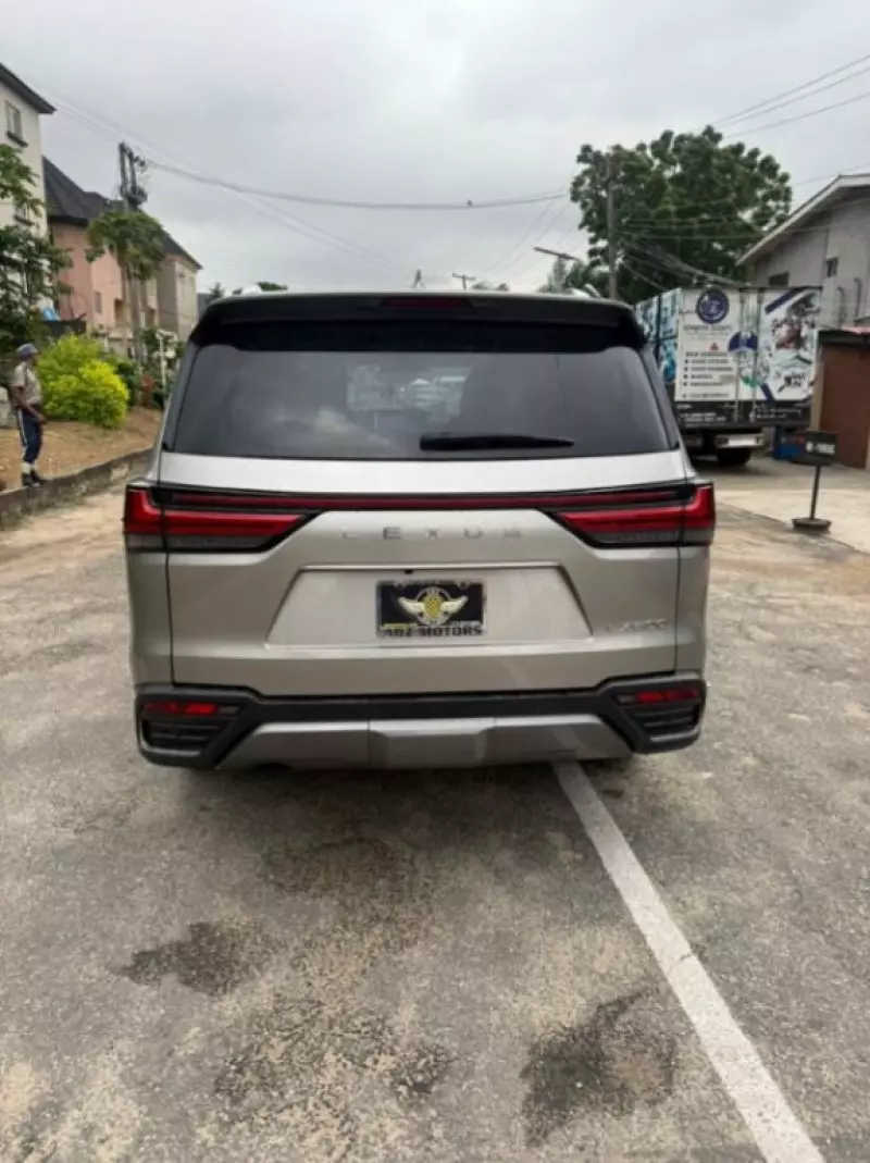 Lexus LX 600   - 2023