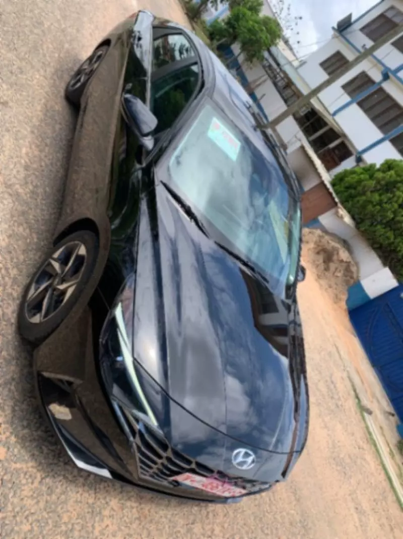 Hyundai Elantra   - 2021