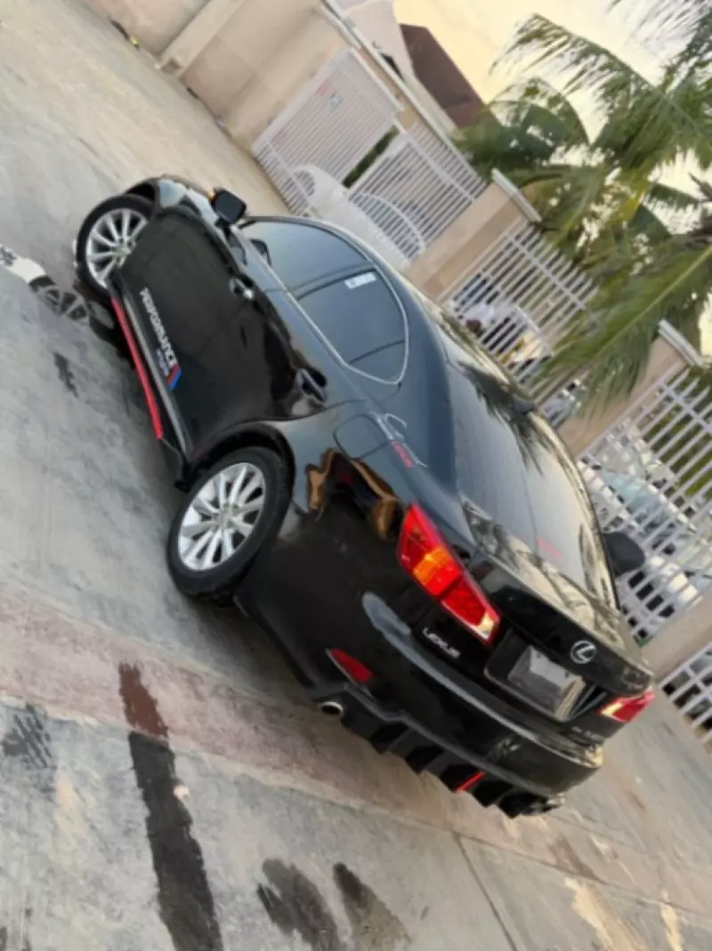 Lexus IS   - 2010
