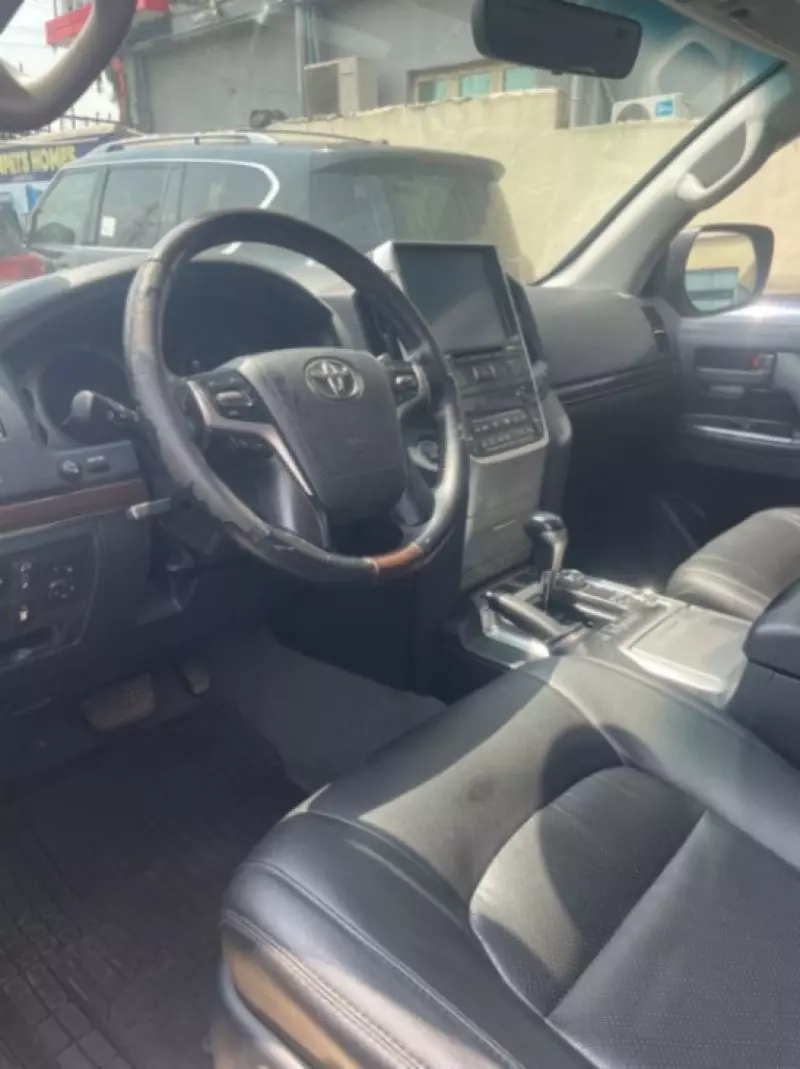 Toyota Land Cruiser   - 2019