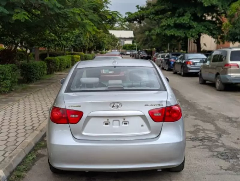 Hyundai Elantra - 2009