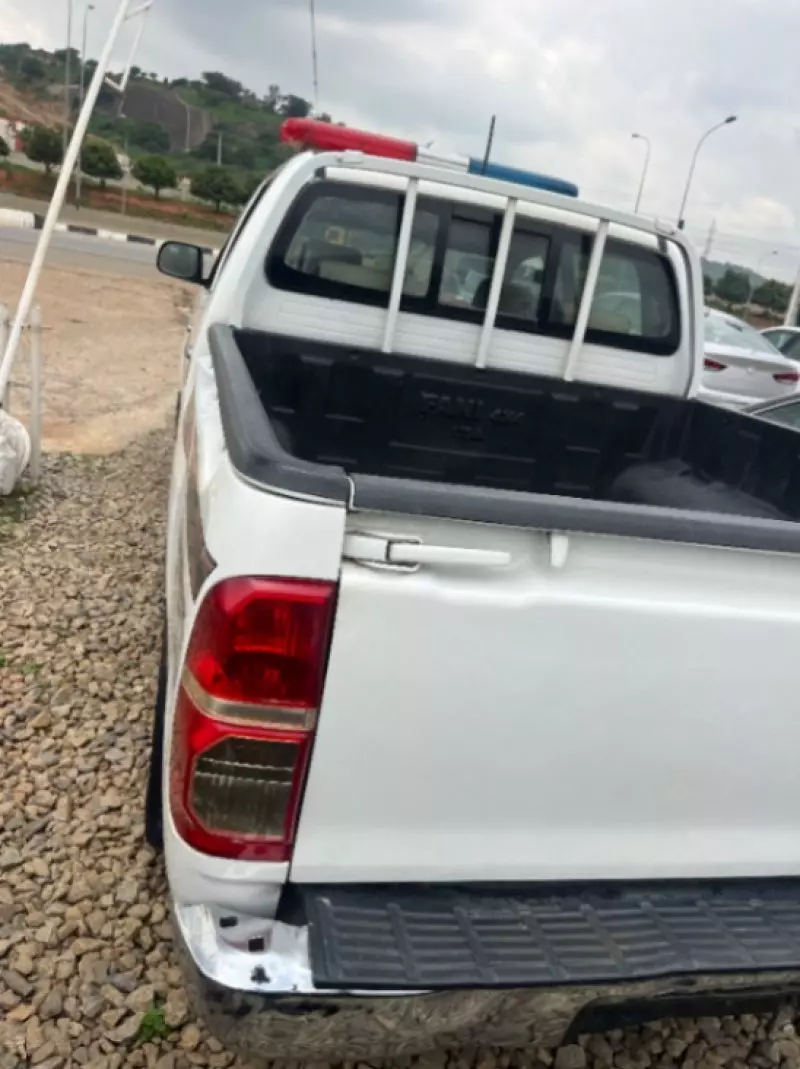 TOYOTA Hilux   - 2013