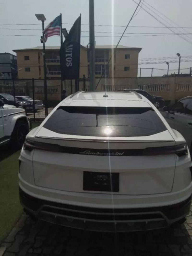 Lamborghini Urus   - 2019