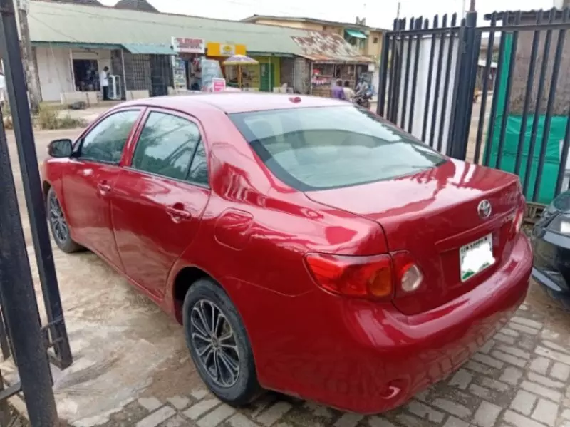 Toyota Corolla   - 2009