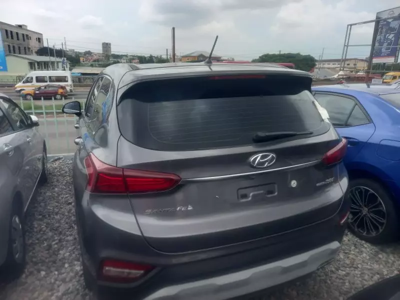 Hyundai Santa Fe   - 2019