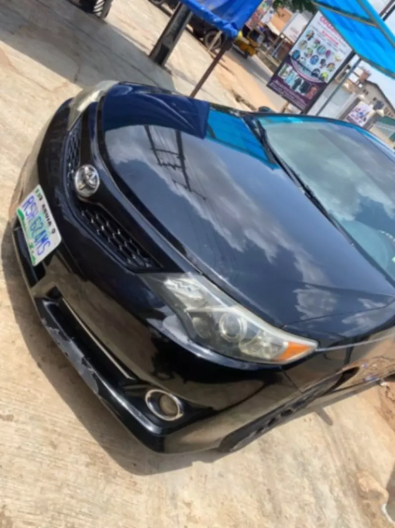 Toyota Camry   - 2012