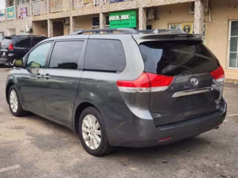 Toyota Sienna   - 2012