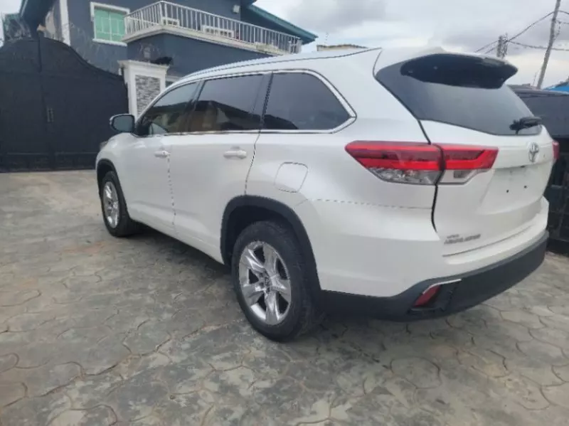 Toyota Highlander   - 2018
