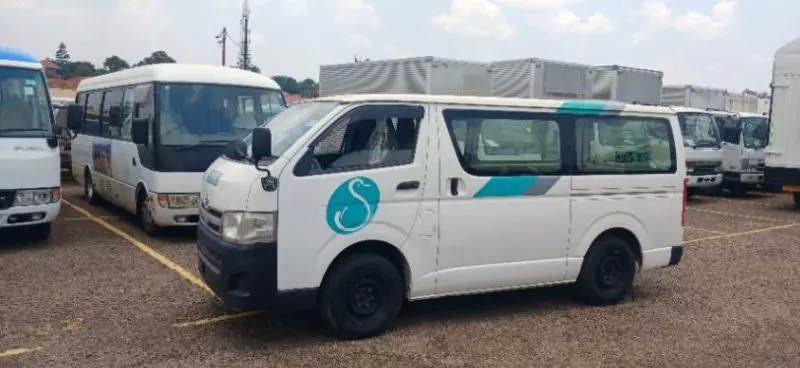 Toyota Hiace   - 2013