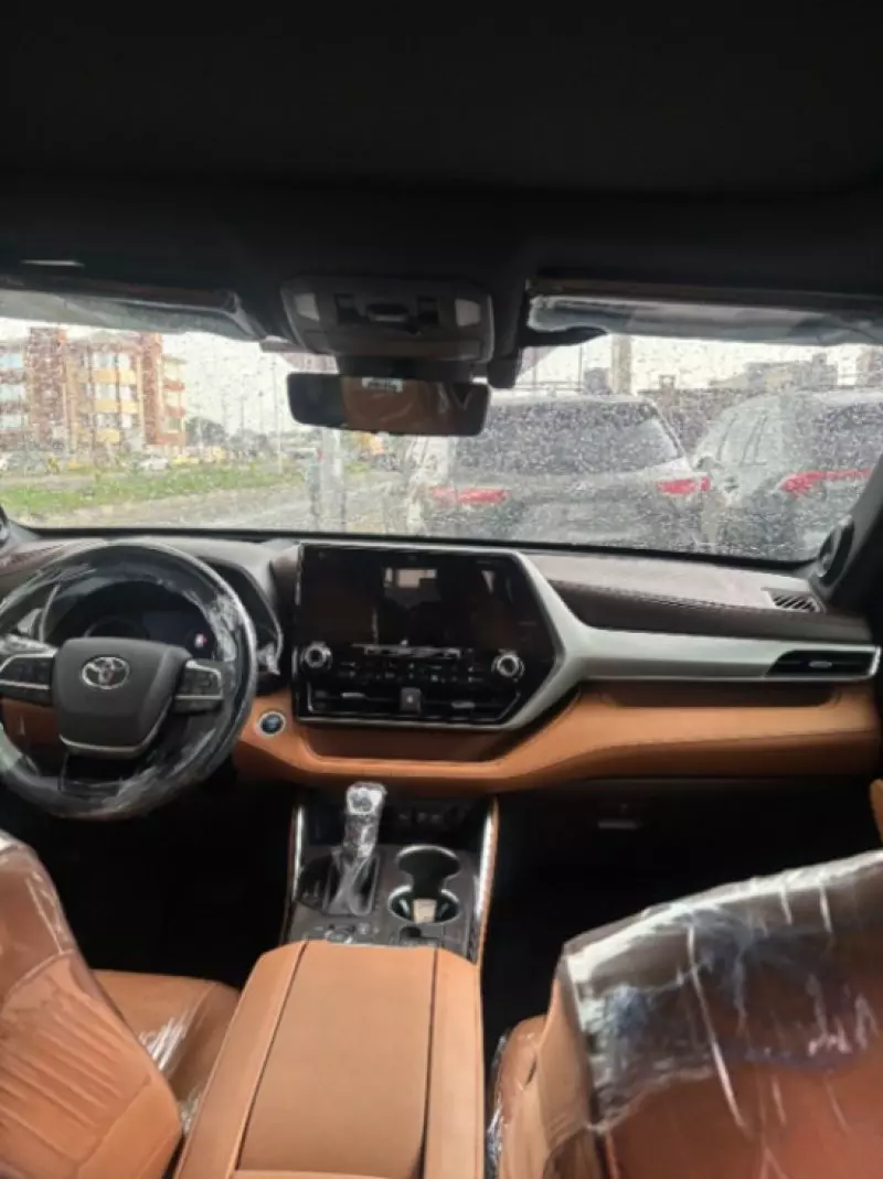 Toyota Highlander   - 2021