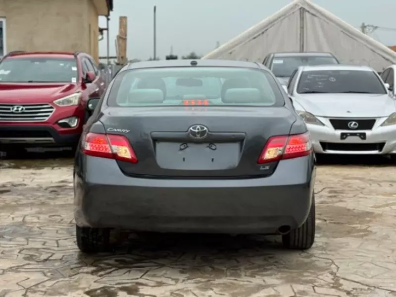 Toyota Camry   - 2011