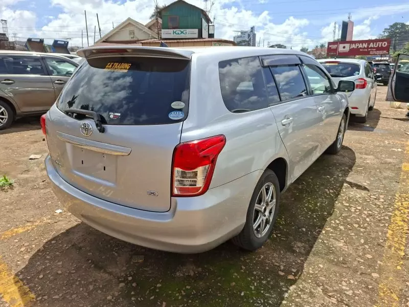 Toyota Fielder    - 2012