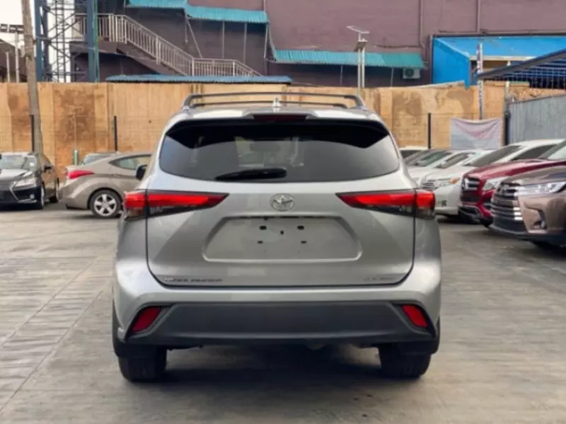 Toyota Highlander   - 2021