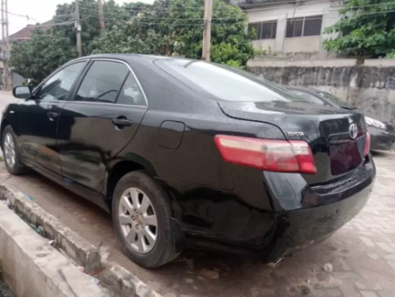 Toyota Camry   - 2009