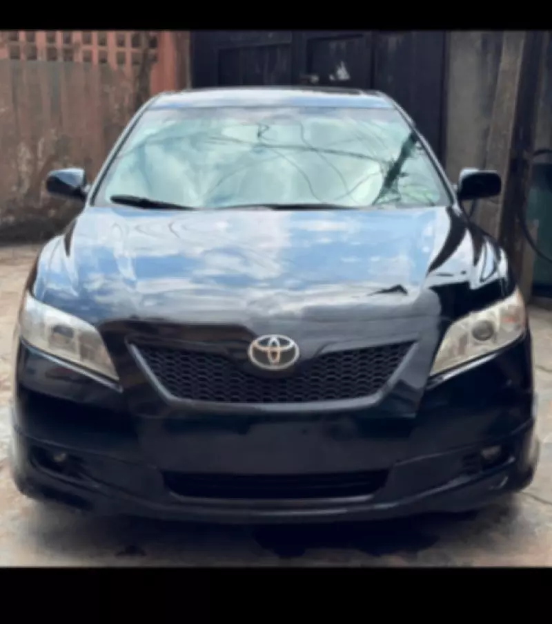 Toyota Camry   - 2009