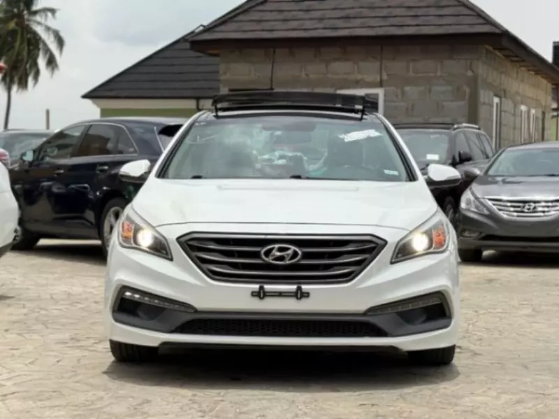 Hyundai Sonata   - 2016