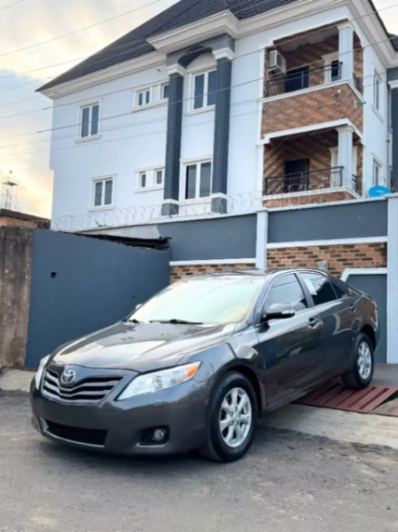 TOYOTA Camry - 2009