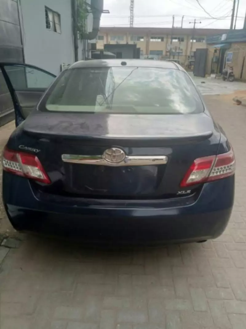 TOYOTA Camry - 2010