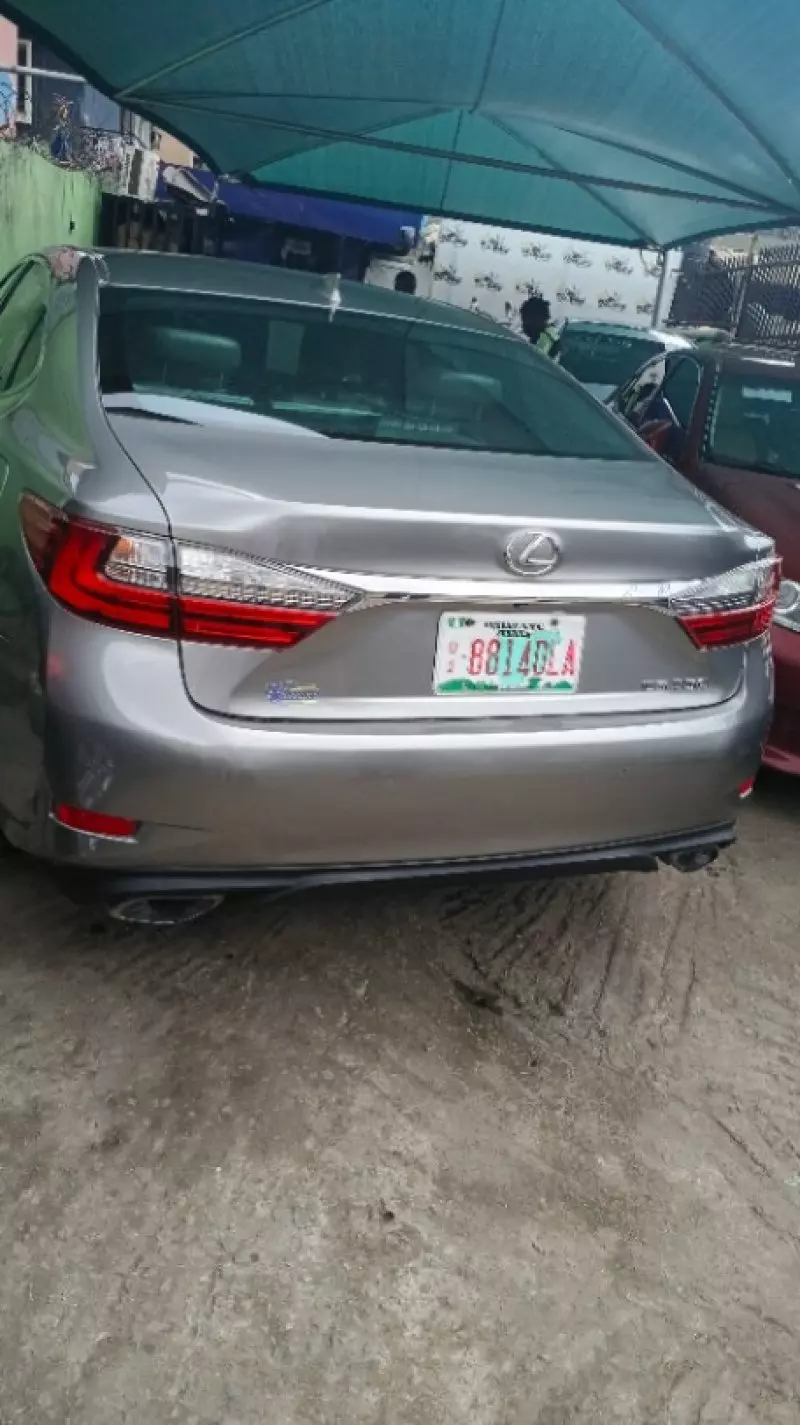 Lexus ES   - 2016