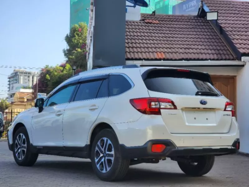 Subaru Outback   - 2018