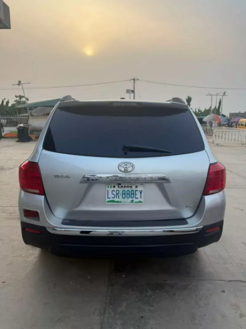 Toyota Highlander   - 2013