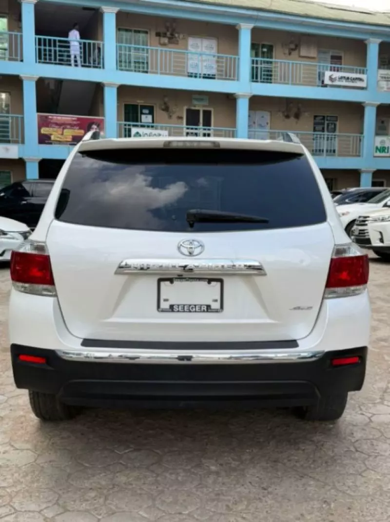 Toyota Highlander   - 2012