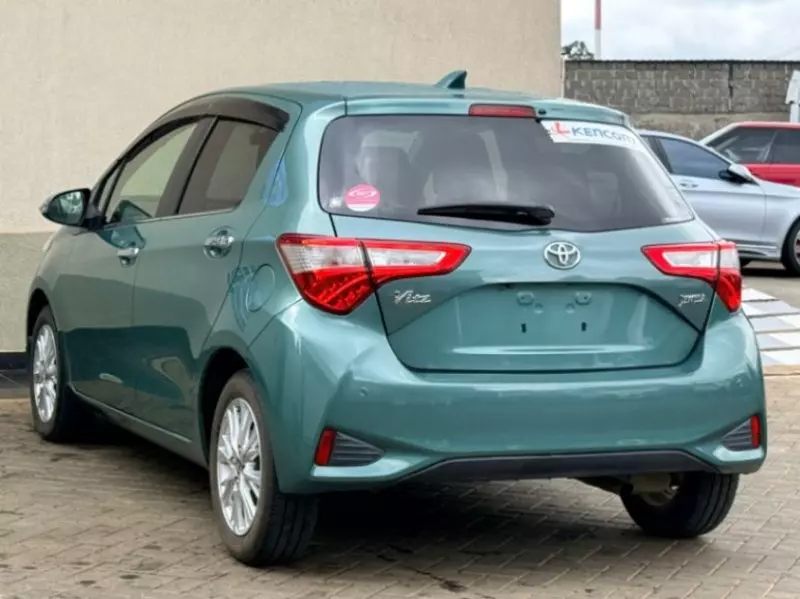 Toyota Vitz   - 2018