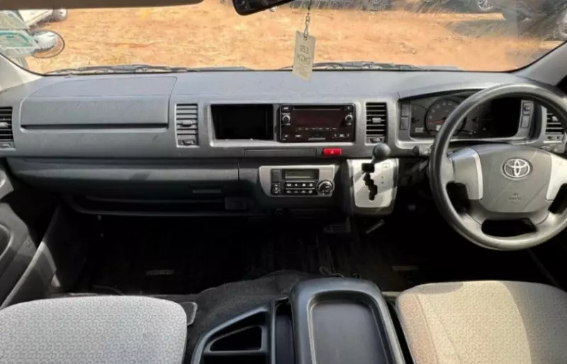 TOYOTA Hiace - 2015