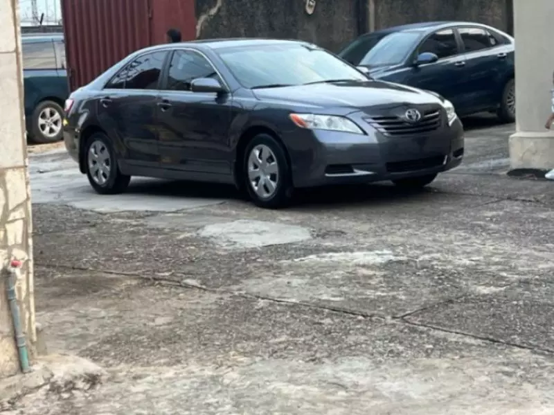 Toyota Camry   - 2009