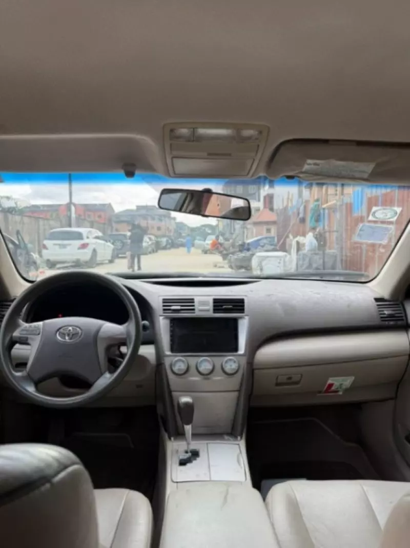 TOYOTA Camry   - 2010
