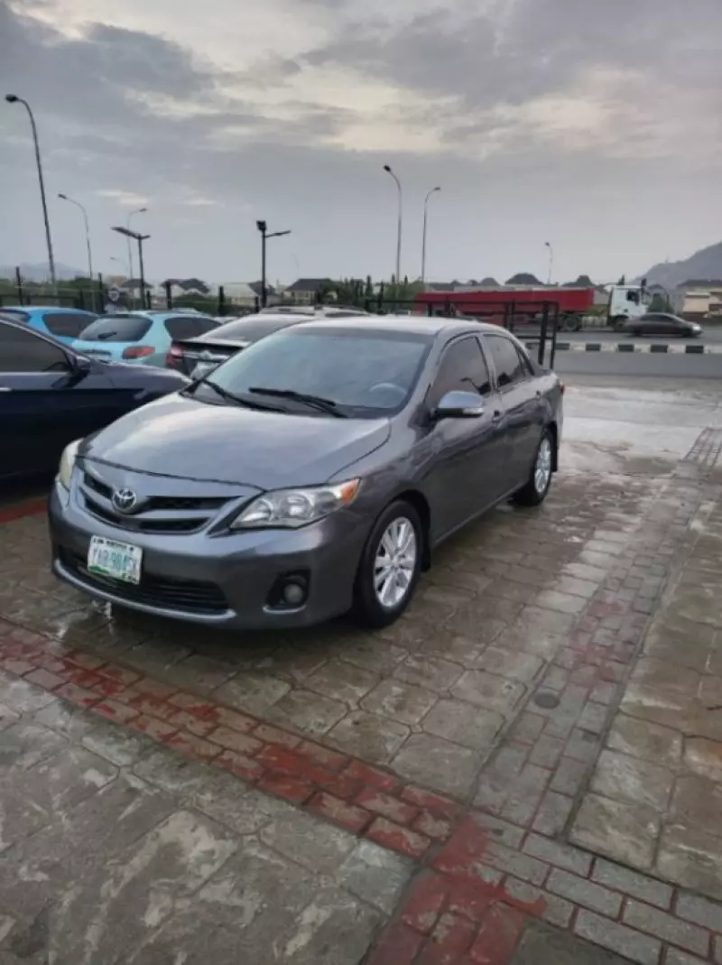 Toyota Corolla   - 2012
