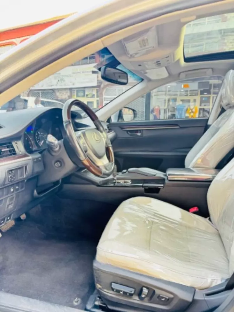 Lexus ES   - 2014