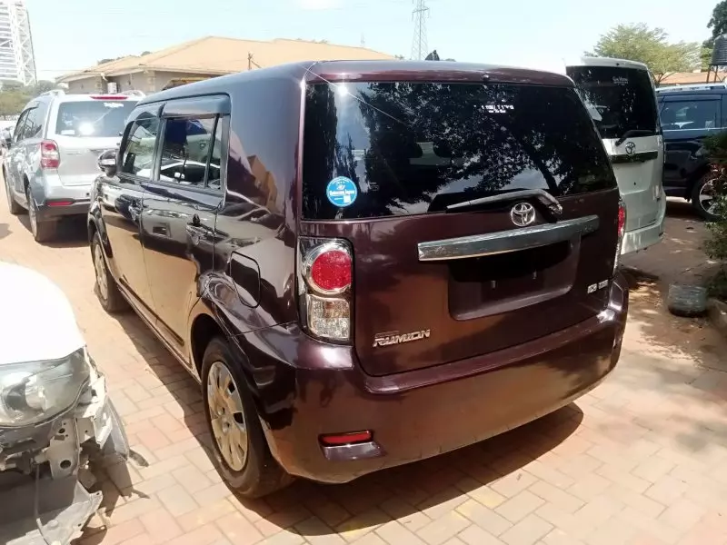 Toyota Rumion   - 2012